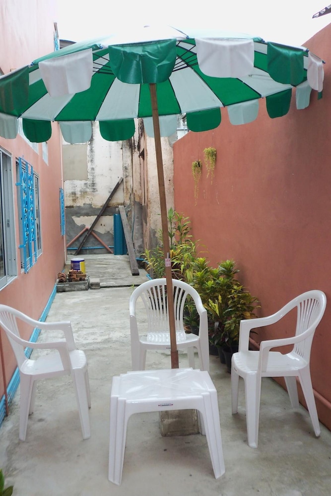 D's Corner & Guesthouse 17/19