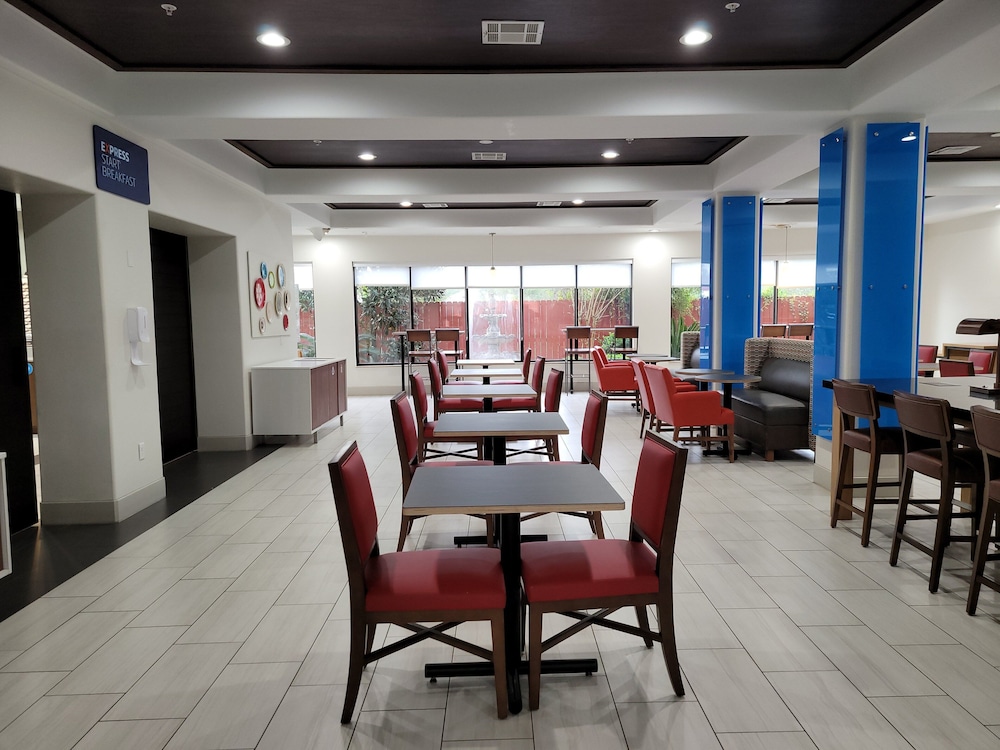 Holiday Inn Express Hotel Suites Vidor South 49/71