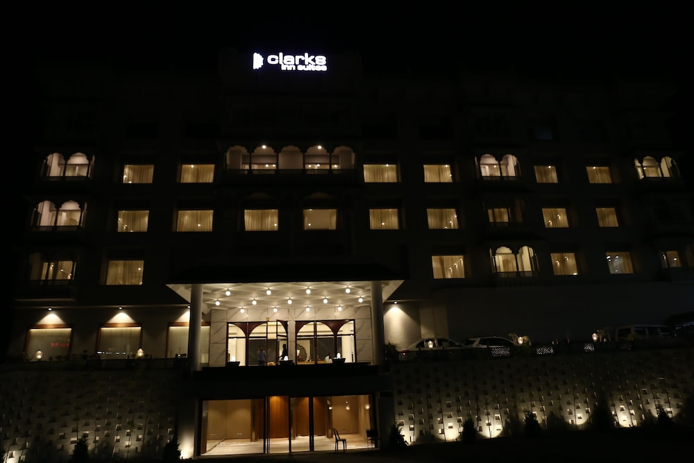 Clarks Inn Suites Raipur 2/50
