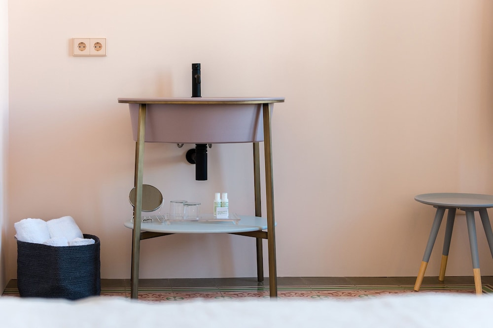 Sodium Hotel Boutique 5/50