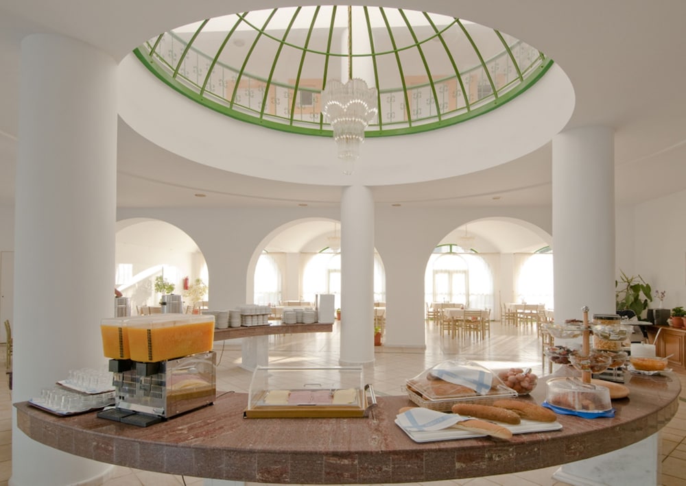 Alexandra Beach Hotel 10/37