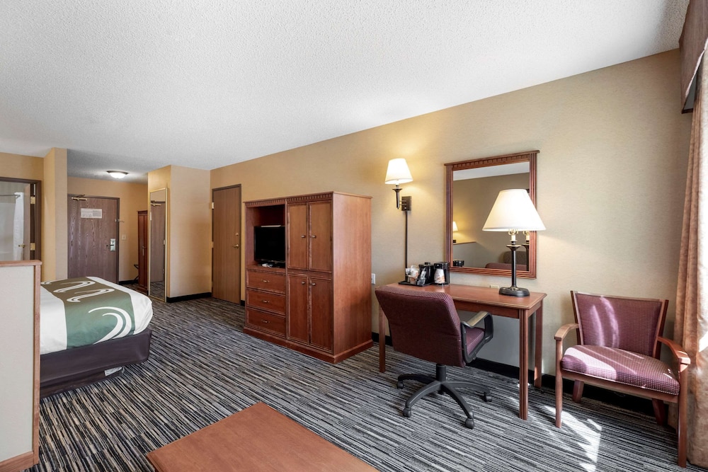 Quality Inn & Suites Wellington - Fort Collins 24/32
