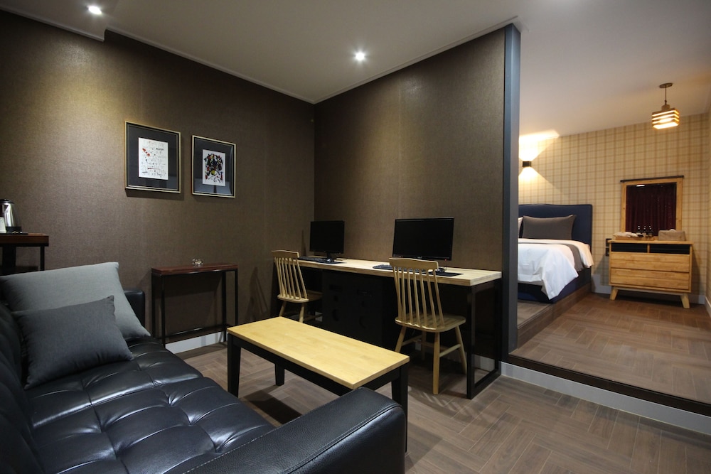 Brown Dot Hotel Jinhae 35/50