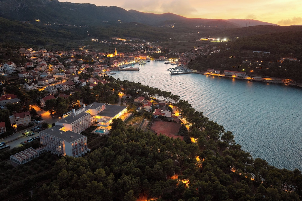 Adriatiq Hotel Hvar 68/74
