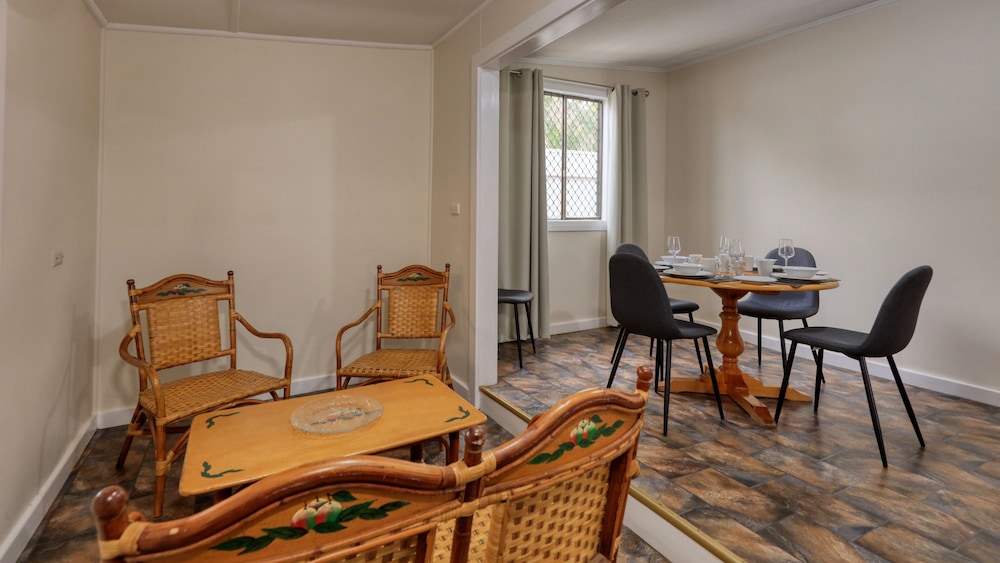 CHARLES RASP MOTOR INN AND COTTAGES 43/56