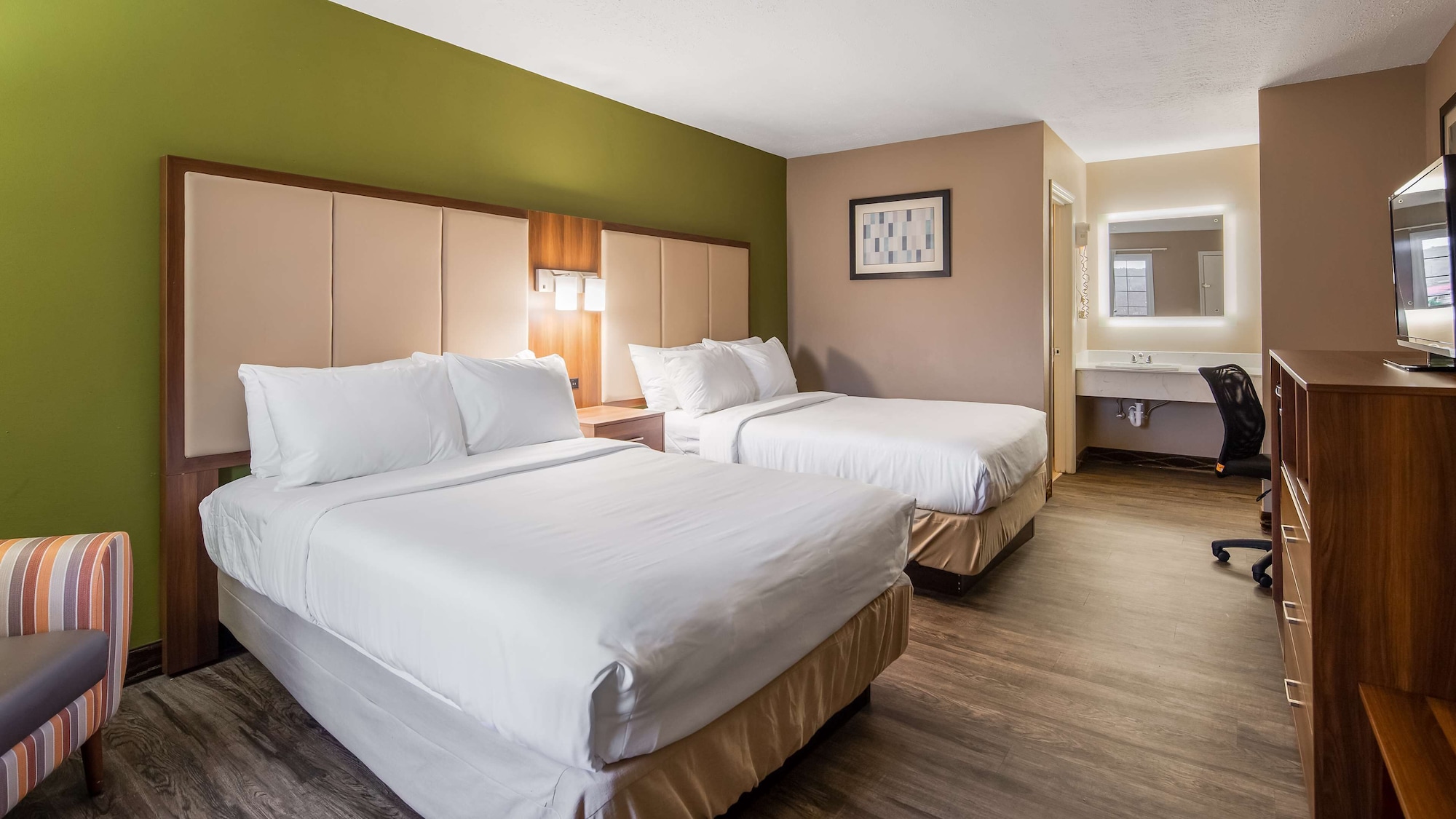 غرفة قياسية بسريرين مزدوجين لذوي الإعاقة، SureStay Hotel by Best Western Helen Downtown 2/3