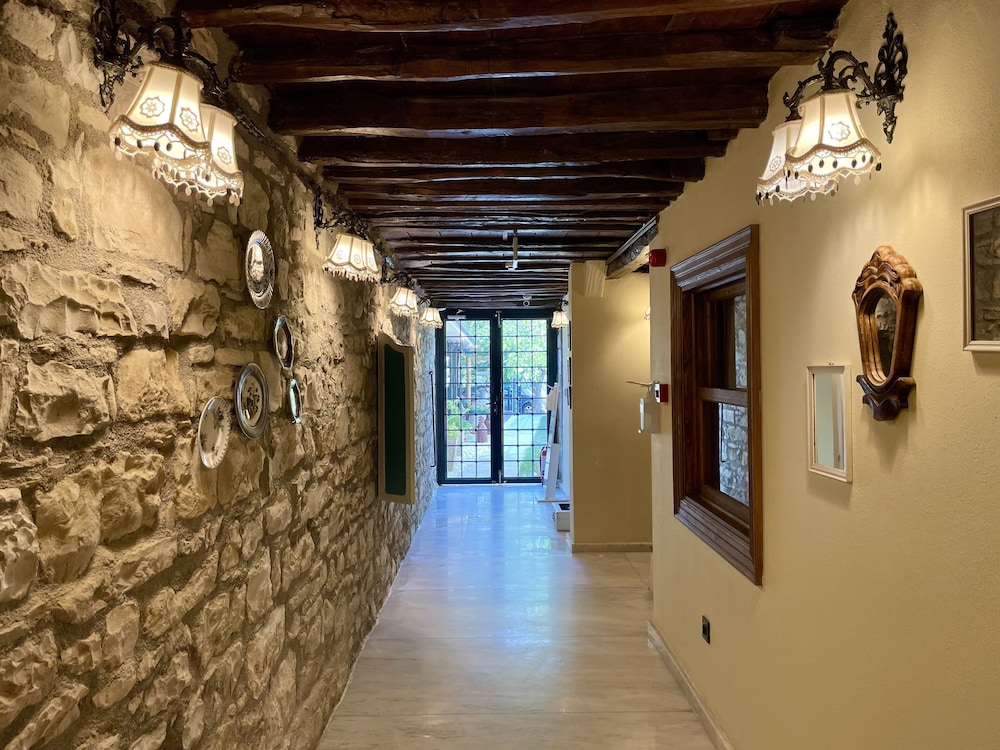 Urla Tas Konak Otel 6/50