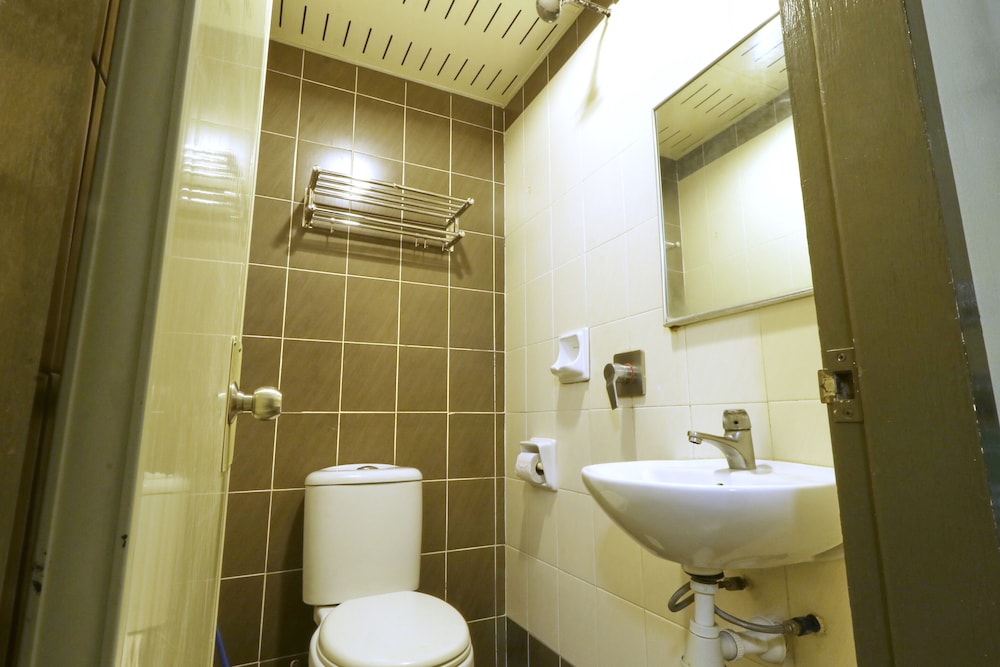 Nan Yeang Hotel 124/126