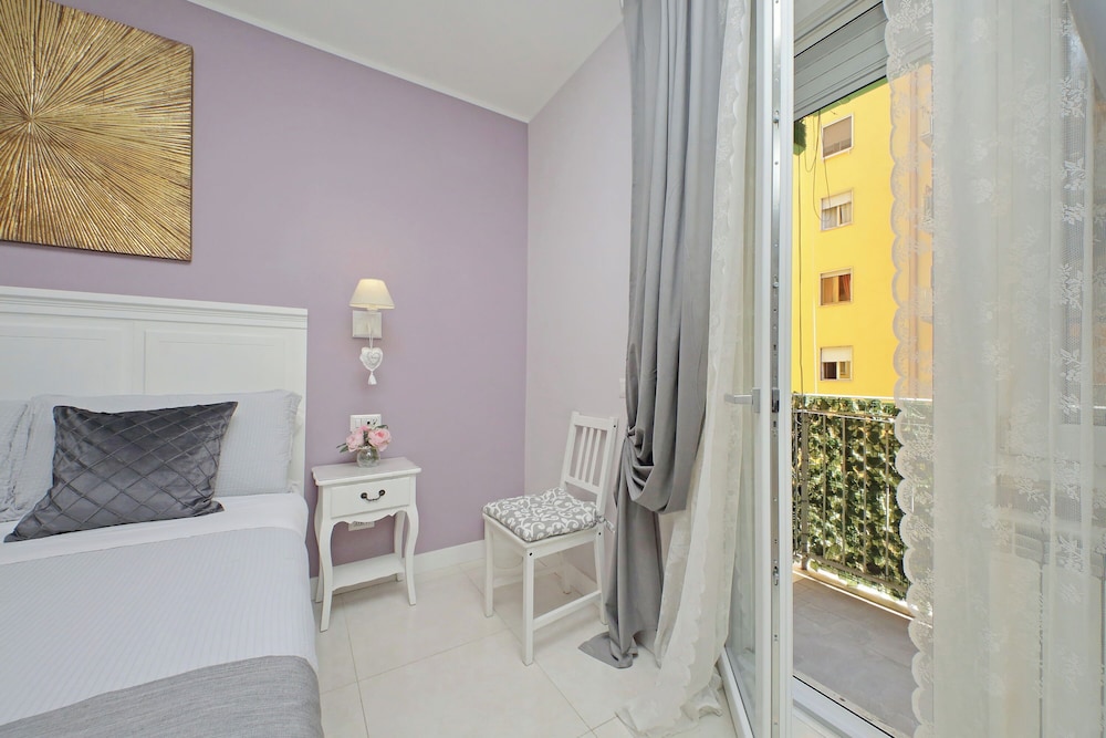 Roman Holiday Charming 34/50