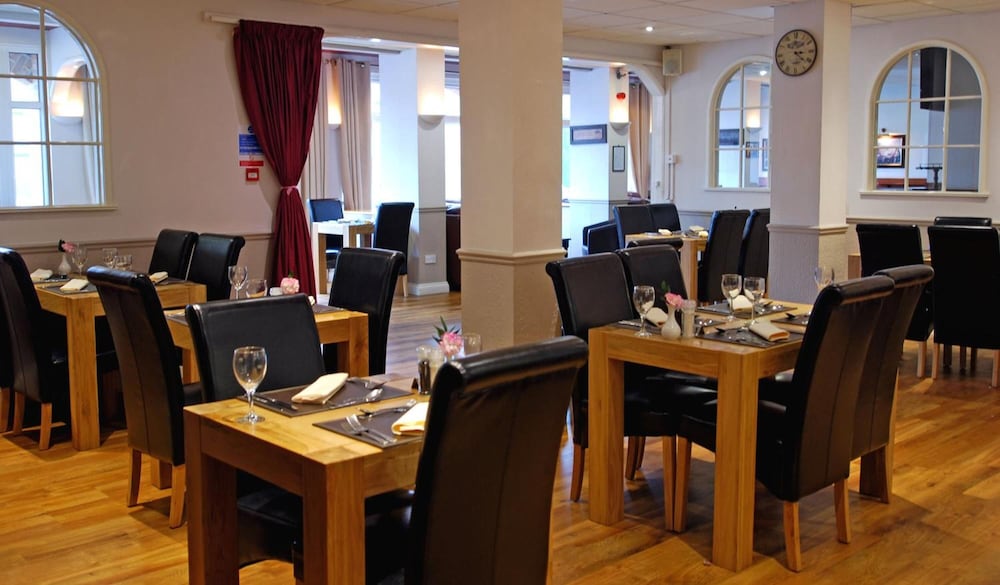 Oliver Cromwell Hotel 24/50
