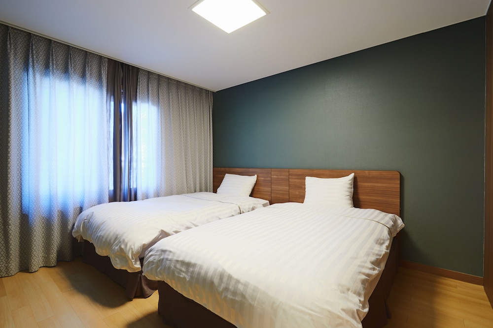 Suite, Double and Twin Beds, Soneste Tower