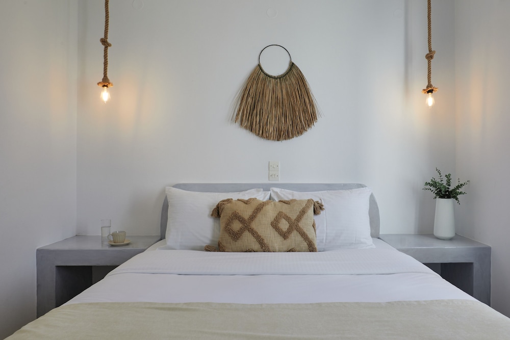 ATHIRI HOTEL 5/50