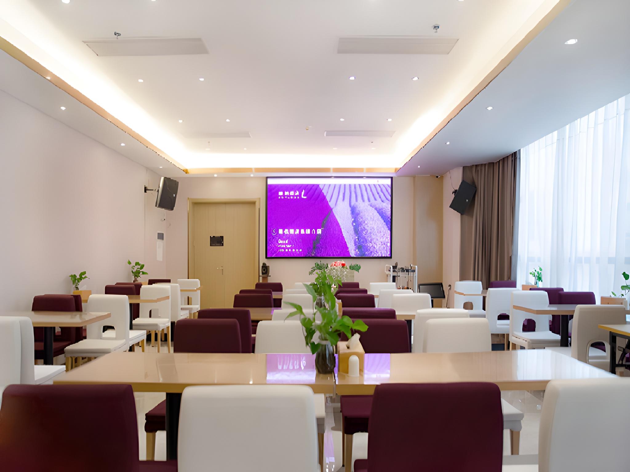 Lavande Hotel (Shenzhen Airport, Fuyong Metro Station) 42/45