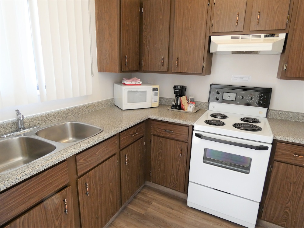Recreation Inn & Suites 48/63