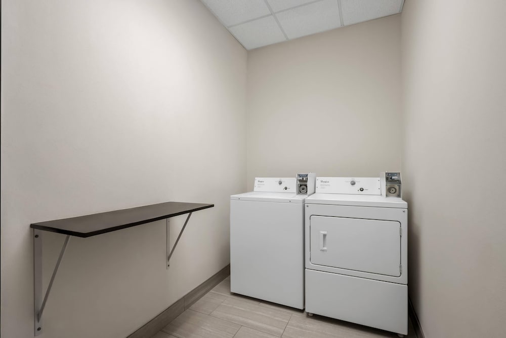 Comfort Suites New Bern near Cherry Point 14/65