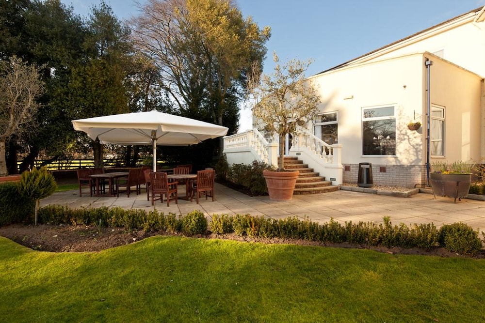 MERCURE CHESTER ABBOTS WELL HOTEL 46/50