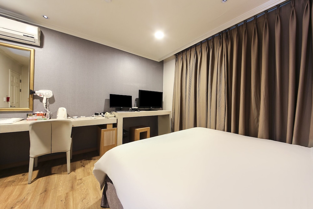 Central Hotel 24/46