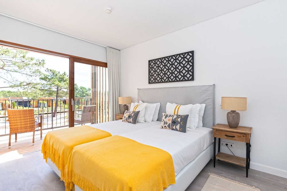 3 Bedrooms, Beach, Economy, Apartment, 1 Double and 4 Single Beds, Private Pool