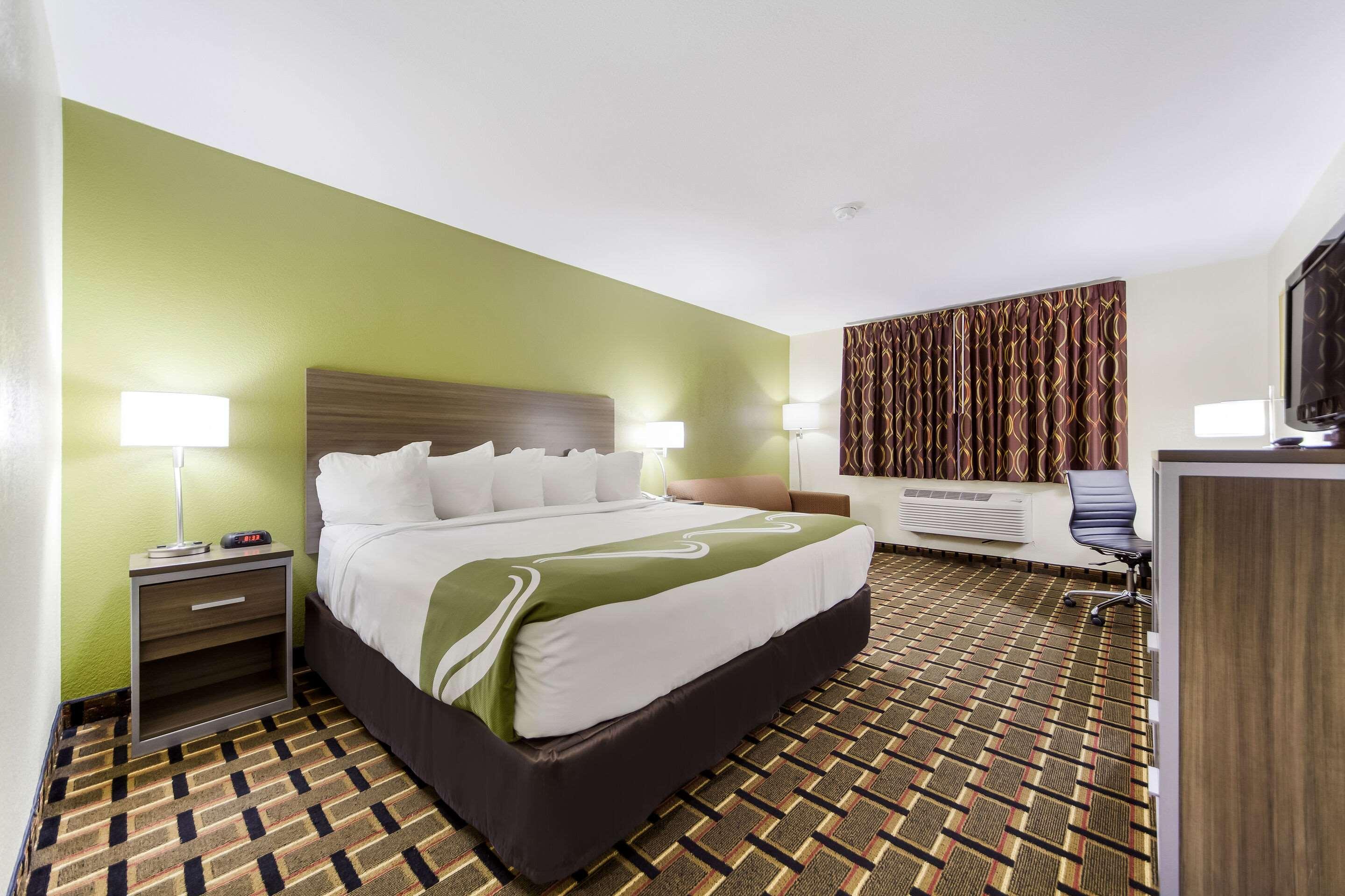 ROOM, KING BED
