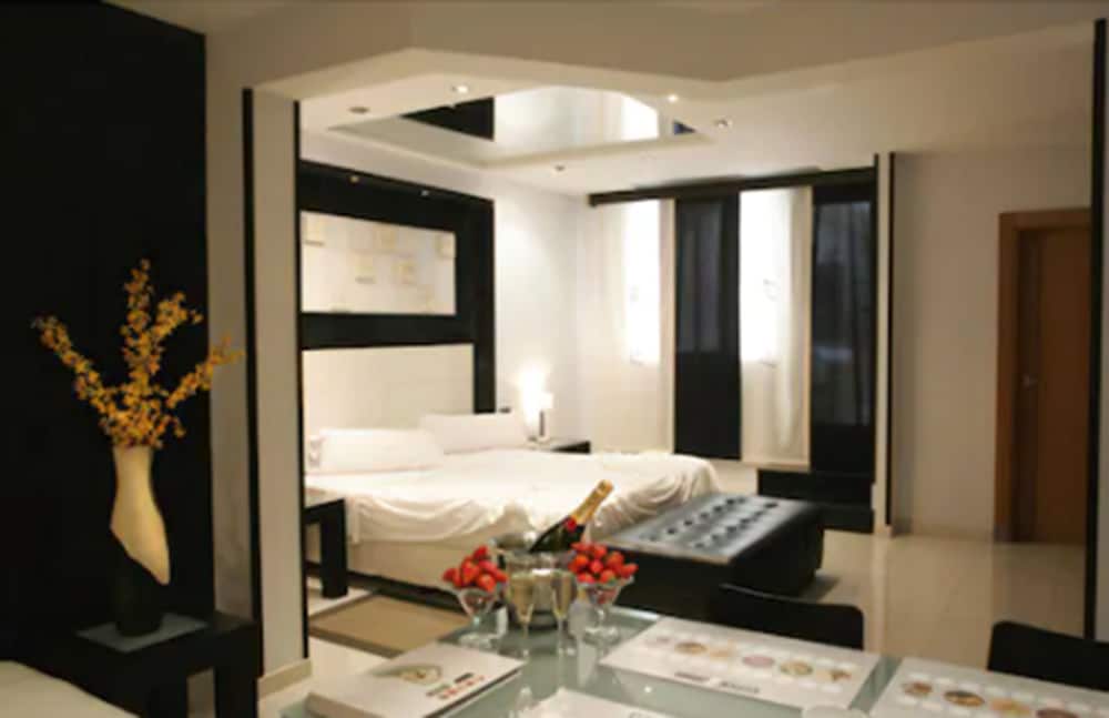 Zouk Hotel 20/50