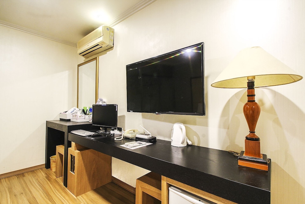 Central Hotel 34/46