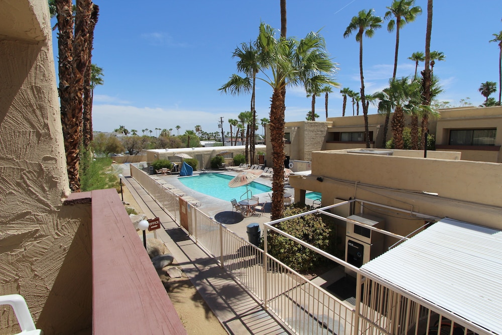 Desert Vacation Villas 6/27