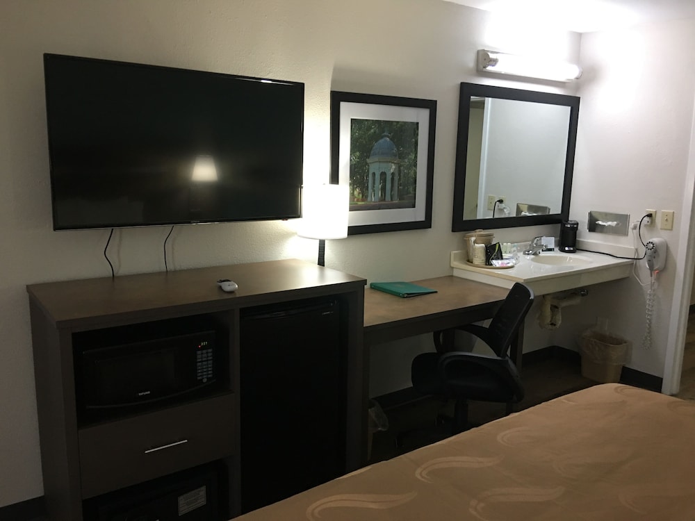 Quality Inn Greenville Near University 32/37