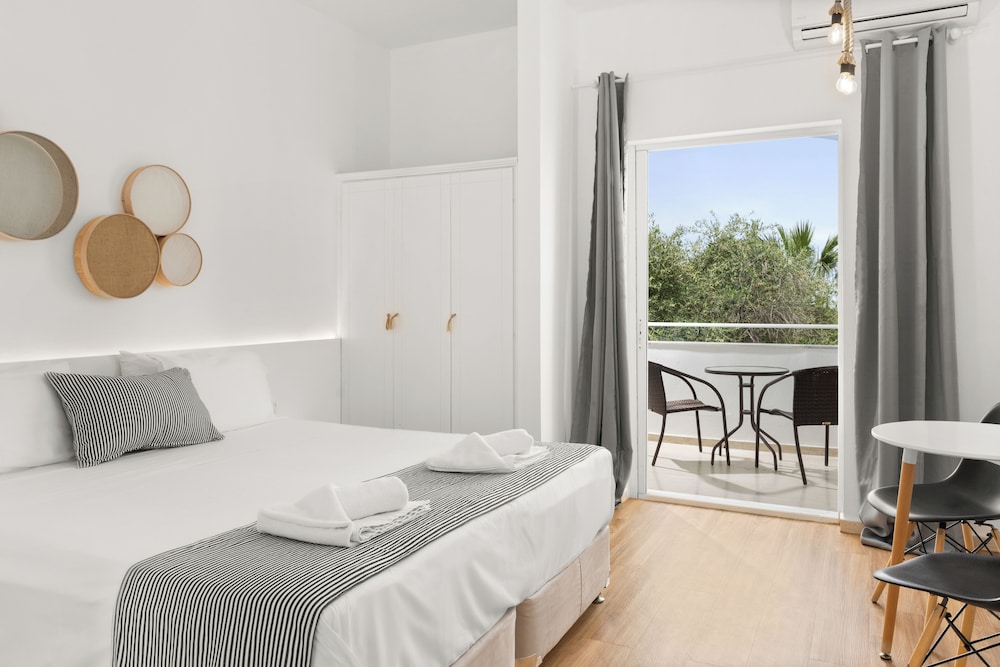 DOUBLE ROOM PREMIUM GARDEN VIEW