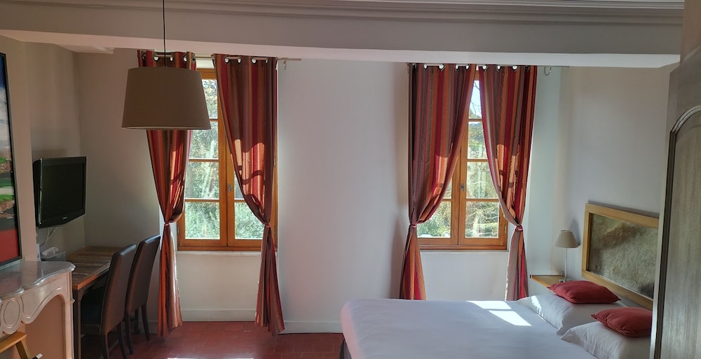 HOTEL CHATEAU DE PALAJA 17/68