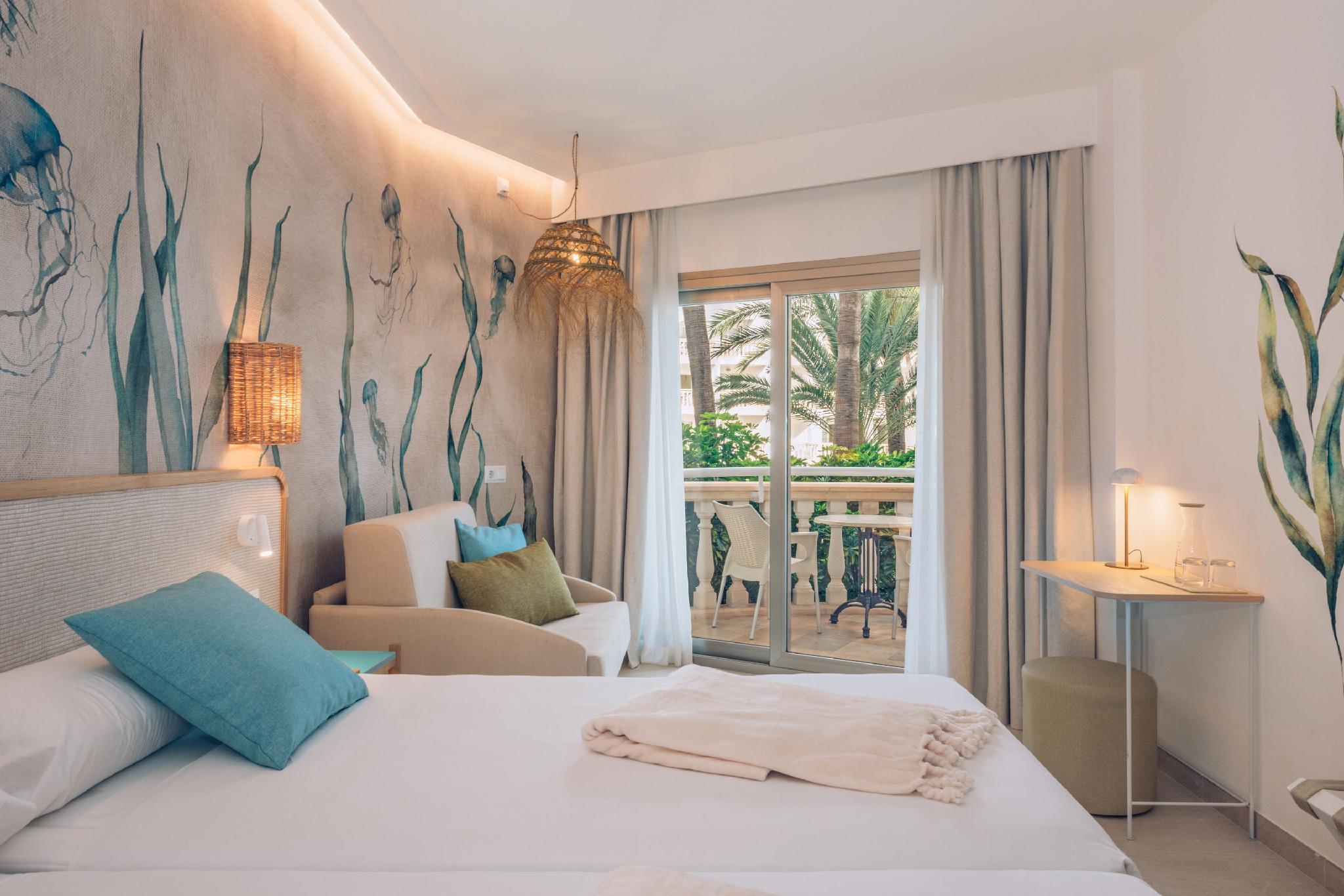 Premium, Double or Twin Bed, Side Sea View