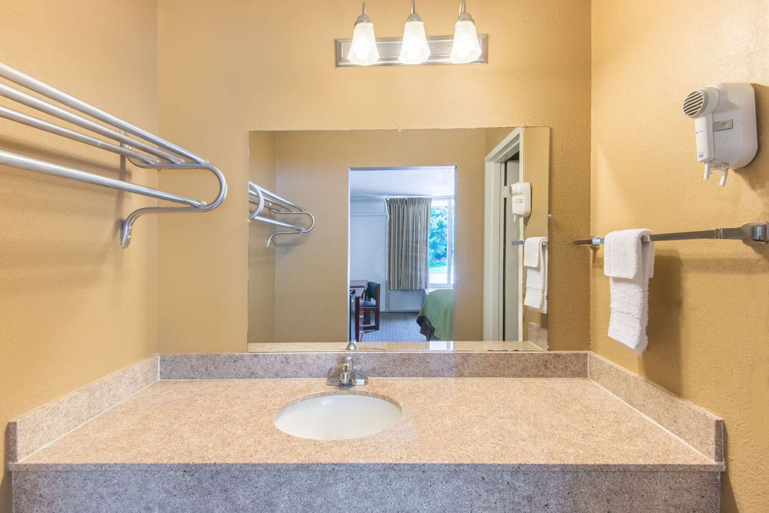Hampton Inn by Hilton Clanton 8/8