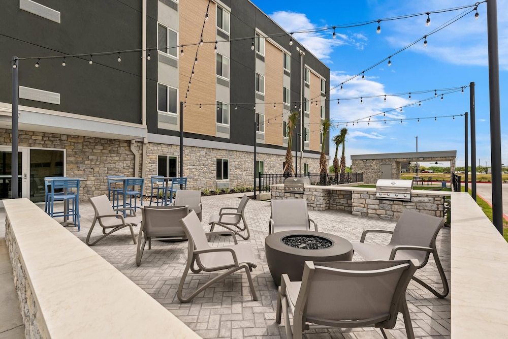Everhome Suites Brownsville 52/66