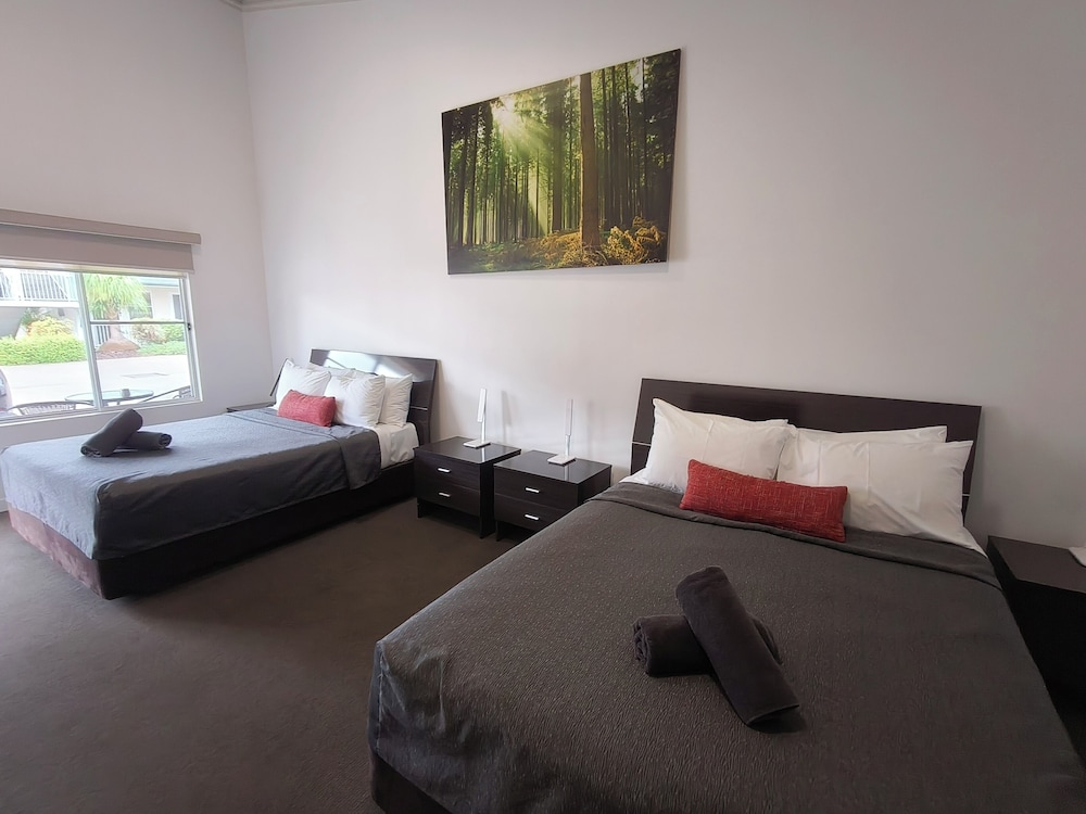 Gunnedah Lodge Motel 7/30