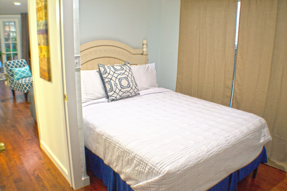 3 BEDROOMS, COTTAGE, ADULT ONLY