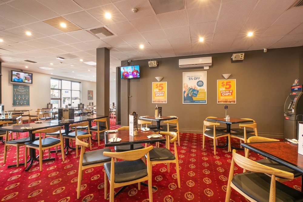 Hendon Hotel 40/50