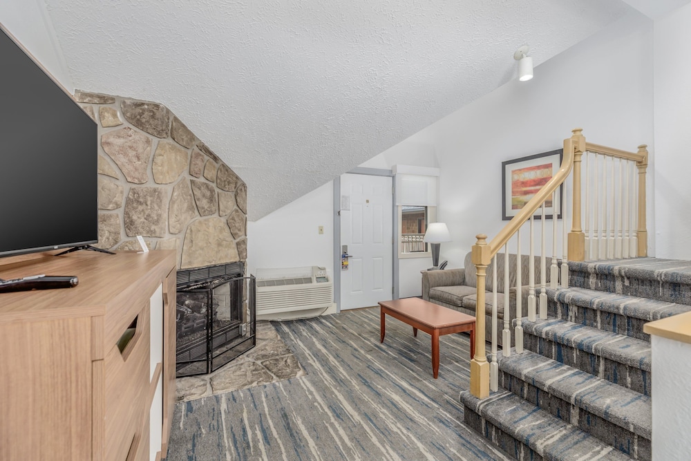 Crossroads Inn & Suites 47/68