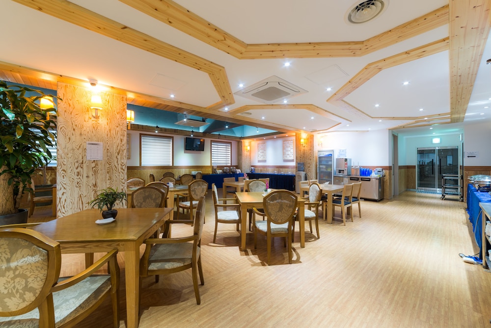 Reborn Suwon Silkroad Hotel 23/35