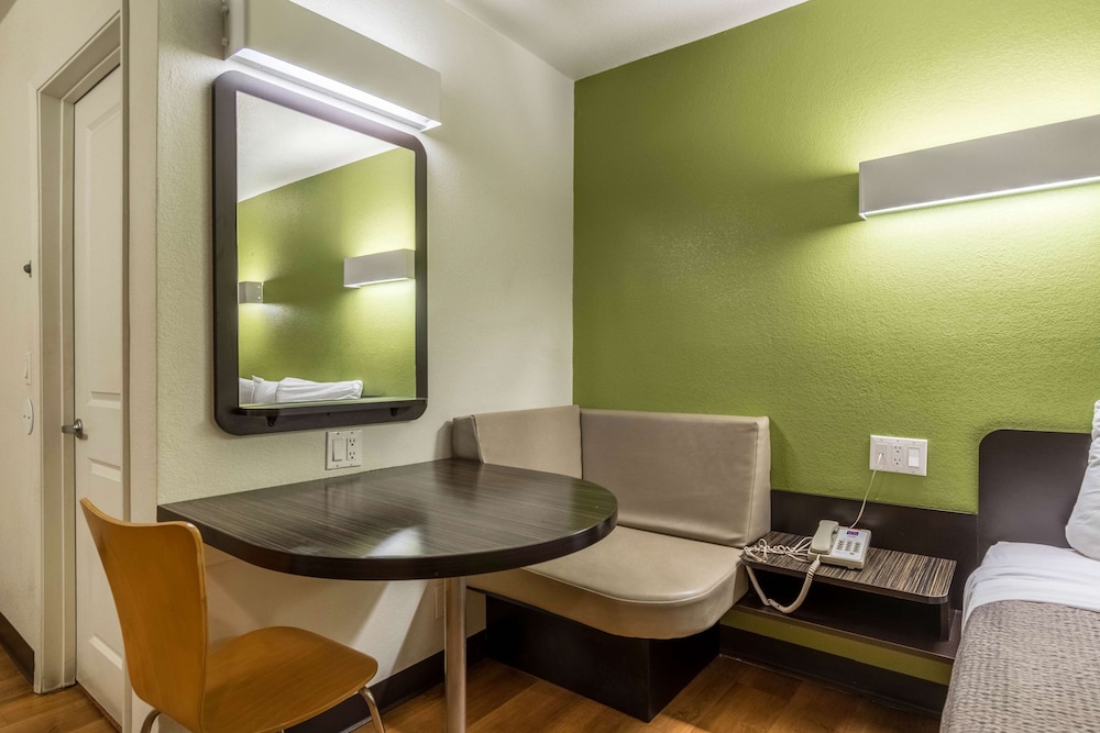 Motel6 Redlands, CA 34/43