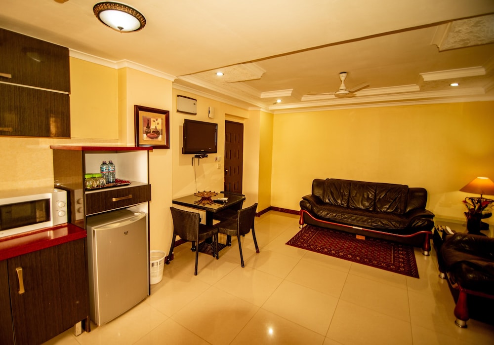 Urban Rose Hotel and Apartment 45/64