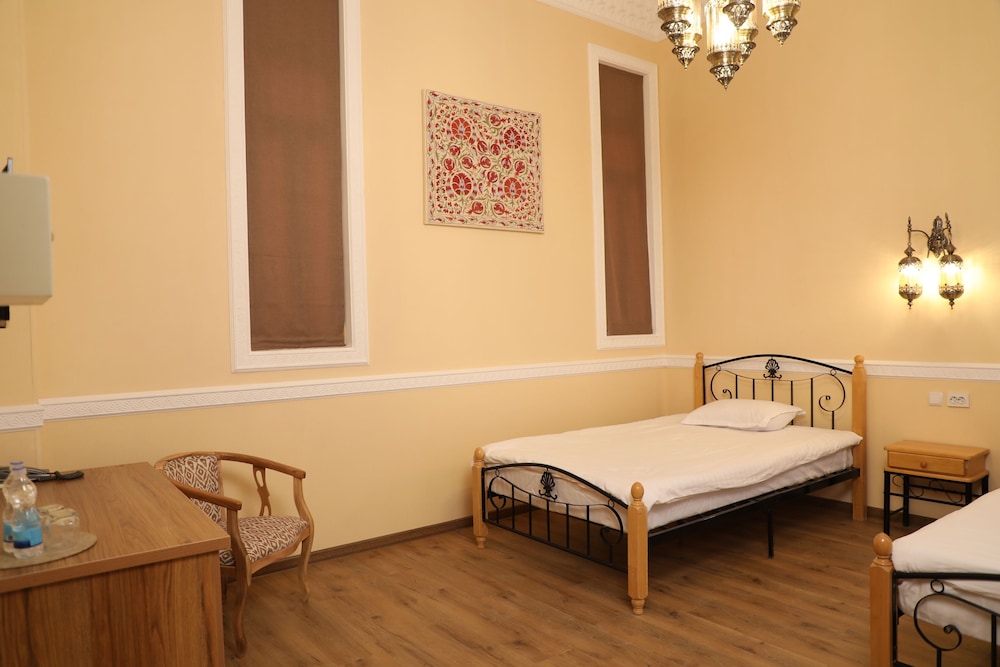 Zargaron Boutique Hotel 10/25