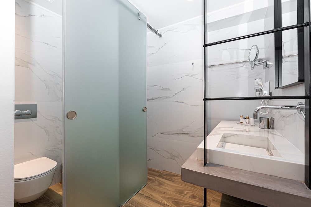 Dom Boutique Hotel 61/64