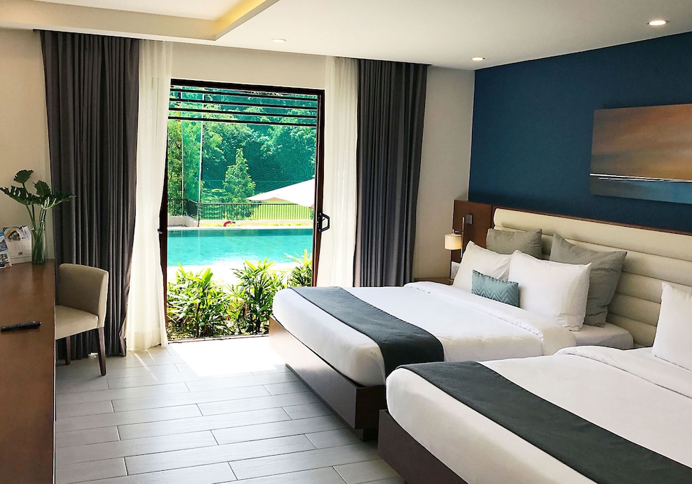Fairways And Bluewater Newcoast Boracay 35/76