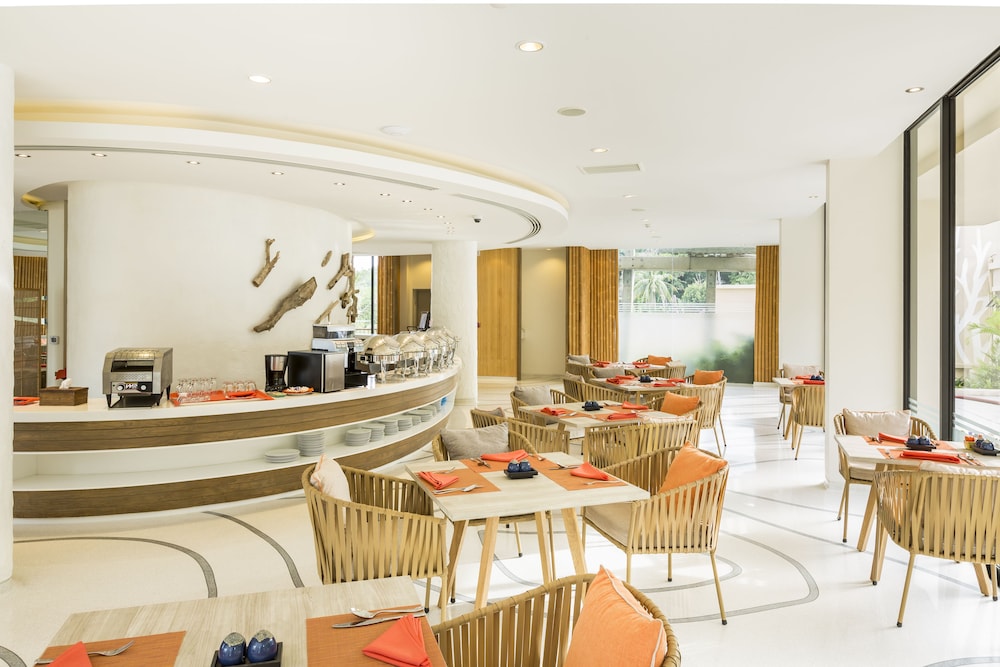 Bandara Beach Resort, Phuket 52/74
