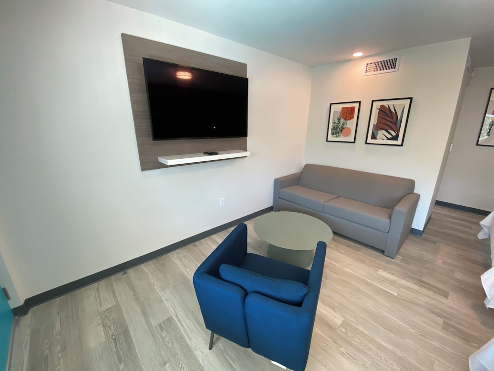 Rolo Beach Hotel 30/50