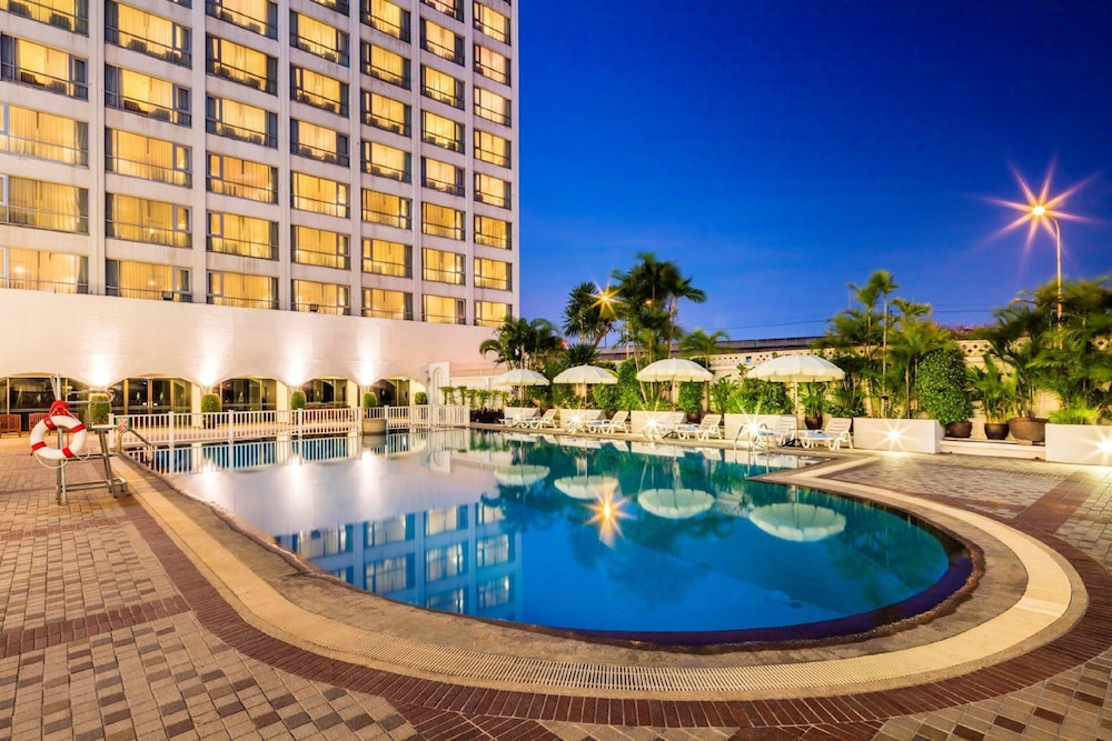 Bangkok Palace Hotel 4/75