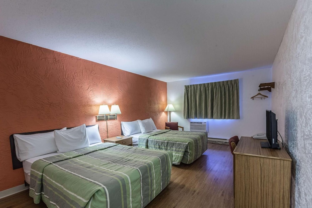 Motel6 Oak Creek, WI 24/53