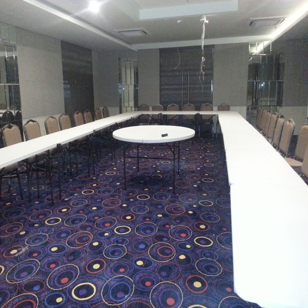 Ambar Sarovar Portico 48/48