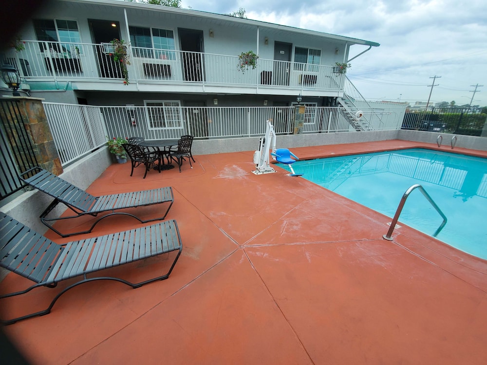 Studio6 National City, CA - Naval Base San Diego 6/56