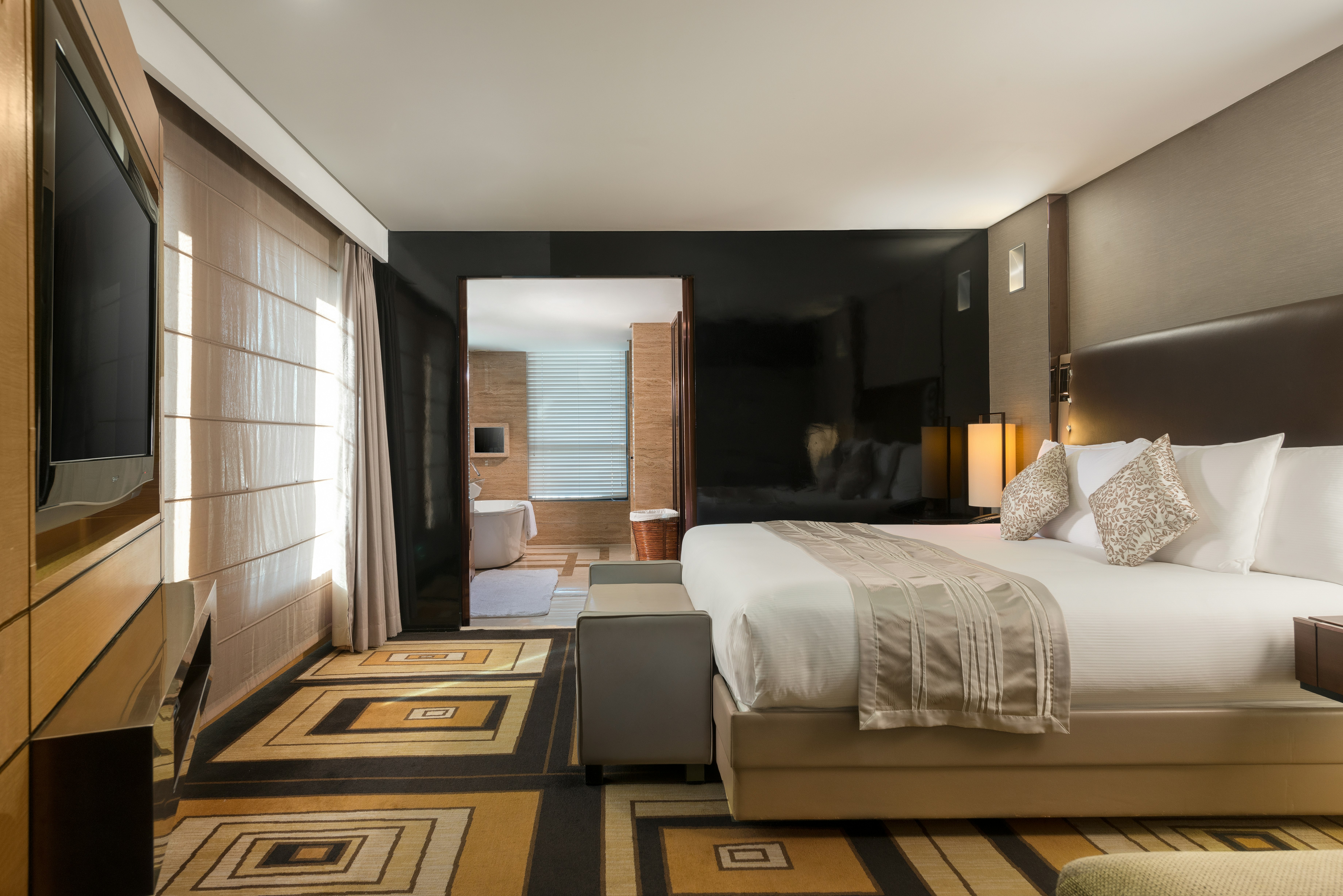 PREMIER, SUITE, KING BED