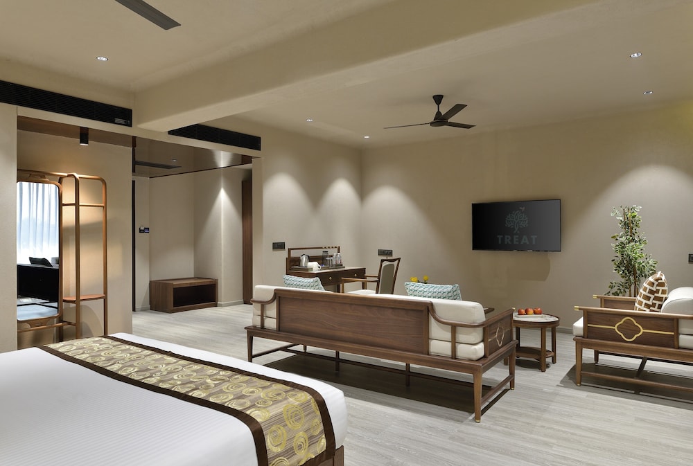 Urbane By Treat, Daman 7/18